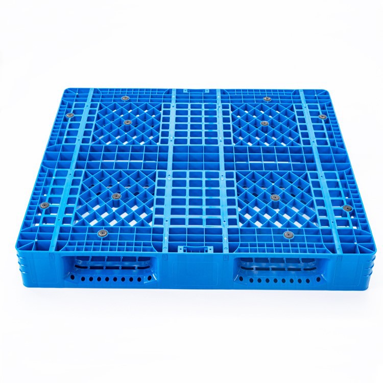 Clean Plastic Pallets Clean Plastic Pallets